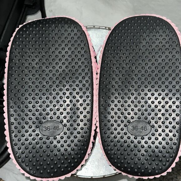 Designer Style Ultra Plush & Comfy Sneaker Slipper Unisex Fit To 11.5 Brand New. - Picture 2 of 6